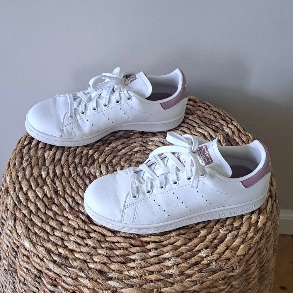 Adidas Womens Classic Stan Smith White Leather‎ Fashion/Athleisure Sneakers S-6